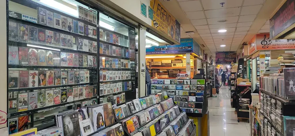 Spin The Black Circle : Menyala, Memudar, Lalu Kembali Menggelegar